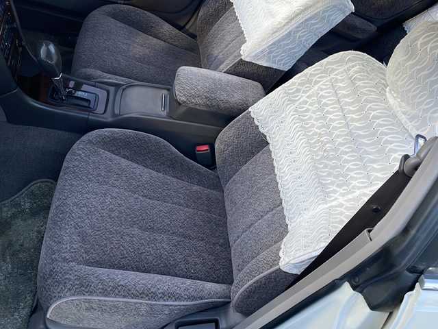 トヨタ マークⅡ グランデ Four レガリア 道東・釧路十勝 2000(平12)年 6.9万km ホワイトパールマイカ グレード：グランデＦＯＵＲレガリアＧエディション/4WD/純正オーディオ　/(AM/FM/ＣＤ再生)　/前後ドライブレコーダー/運転席パワーシート　/リモコンキー　/純正ＨＩＤヘッドライト　/純正１５インチアルミホイール　/純正フロアマット/スタッドレスタイヤ積み込み/・195/65/R15/・溝3ミリ