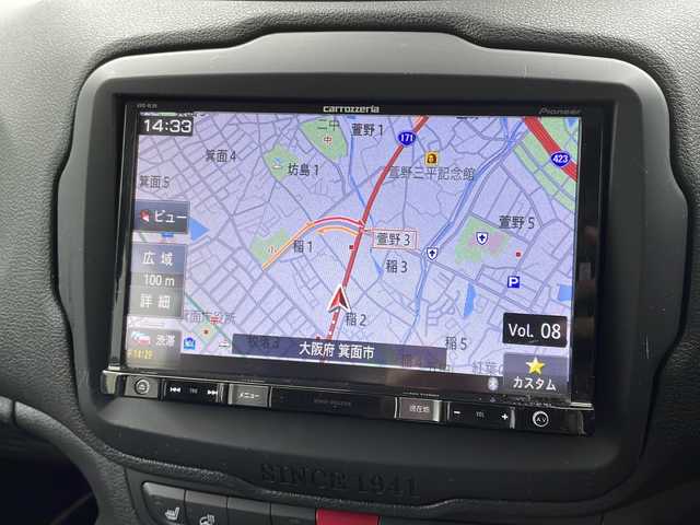 クライスラー・ジープ ジープ レネゲード リミテッド 大阪府 2016(平28)年 7.2万km 青 社外SDナビ/・DVD/CD/FM/AM/Bluetooth/・フルセグテレビ/ETC/前後ドライブレコーダー/バックカメラ/衝突軽減ブレーキ/レーンキープアシスト/クルーズコントロール/盗難防止装置/革巻きステアリング/ステアリングリモコン/ハンドルヒーター/ドアバイザー/パワーシート（D席+N席）/シートヒーター（D席+N席）/黒色レザーシート/ブラインドスポットモニター/電動パーキングブレーキ/電動格納ミラー/ルーフレール/前後コーナーセンサー/LEDヘッドライト/フォグランプ/オートライト/オートエアコン/スマートキー/プッシュスタート/12V電源/USBジャック/純正17インチアルミホイール/純正フロアマット/ナビ取扱説明書/保証書