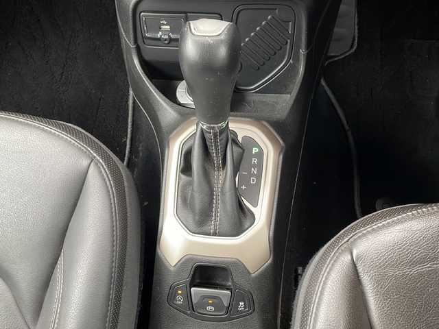 クライスラー・ジープ ジープ レネゲード リミテッド 大阪府 2016(平28)年 7.2万km 青 社外SDナビ/・DVD/CD/FM/AM/Bluetooth/・フルセグテレビ/ETC/前後ドライブレコーダー/バックカメラ/衝突軽減ブレーキ/レーンキープアシスト/クルーズコントロール/盗難防止装置/革巻きステアリング/ステアリングリモコン/ハンドルヒーター/ドアバイザー/パワーシート（D席+N席）/シートヒーター（D席+N席）/黒色レザーシート/ブラインドスポットモニター/電動パーキングブレーキ/電動格納ミラー/ルーフレール/前後コーナーセンサー/LEDヘッドライト/フォグランプ/オートライト/オートエアコン/スマートキー/プッシュスタート/12V電源/USBジャック/純正17インチアルミホイール/純正フロアマット/ナビ取扱説明書/保証書