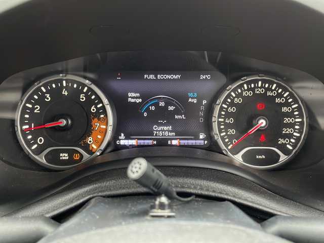 クライスラー・ジープ ジープ レネゲード リミテッド 大阪府 2016(平28)年 7.2万km 青 社外SDナビ/・DVD/CD/FM/AM/Bluetooth/・フルセグテレビ/ETC/前後ドライブレコーダー/バックカメラ/衝突軽減ブレーキ/レーンキープアシスト/クルーズコントロール/盗難防止装置/革巻きステアリング/ステアリングリモコン/ハンドルヒーター/ドアバイザー/パワーシート（D席+N席）/シートヒーター（D席+N席）/黒色レザーシート/ブラインドスポットモニター/電動パーキングブレーキ/電動格納ミラー/ルーフレール/前後コーナーセンサー/LEDヘッドライト/フォグランプ/オートライト/オートエアコン/スマートキー/プッシュスタート/12V電源/USBジャック/純正17インチアルミホイール/純正フロアマット/ナビ取扱説明書/保証書