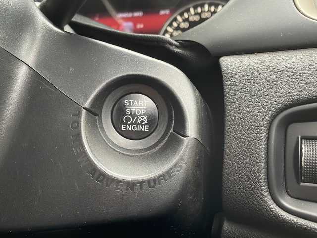 クライスラー・ジープ ジープ レネゲード リミテッド 大阪府 2016(平28)年 7.2万km 青 社外SDナビ/・DVD/CD/FM/AM/Bluetooth/・フルセグテレビ/ETC/前後ドライブレコーダー/バックカメラ/衝突軽減ブレーキ/レーンキープアシスト/クルーズコントロール/盗難防止装置/革巻きステアリング/ステアリングリモコン/ハンドルヒーター/ドアバイザー/パワーシート（D席+N席）/シートヒーター（D席+N席）/黒色レザーシート/ブラインドスポットモニター/電動パーキングブレーキ/電動格納ミラー/ルーフレール/前後コーナーセンサー/LEDヘッドライト/フォグランプ/オートライト/オートエアコン/スマートキー/プッシュスタート/12V電源/USBジャック/純正17インチアルミホイール/純正フロアマット/ナビ取扱説明書/保証書