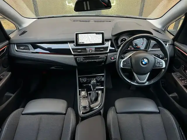 ＢＭＷ ２１８ｄ 石川県 2019(令1)年 4.6万km 白 純正HDDナビ/　Bluetooth・AM/FM・CD・DVD・USB/バックカメラ/ETC/ドライブレコーダー/クルーズコントロール/シートヒーター（D+N席）/パワーバックドア/アンチロック・ブレーキ・システム/衝突被害軽減システム/横滑り防止装置/前後コーナーセンサー/盗難防止装置/パーキングアシスト/アイドリングストップ/エアバッグ（W+サイド）/カーテンエアバッグ/純正アルミホイール/MTモード付AT/スマートキー