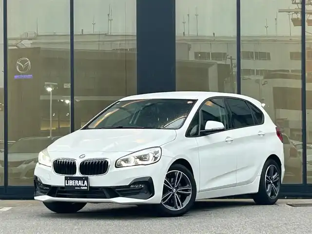 ＢＭＷ ２１８ｄ 石川県 2019(令1)年 4.6万km 白 純正HDDナビ/　Bluetooth・AM/FM・CD・DVD・USB/バックカメラ/ETC/ドライブレコーダー/クルーズコントロール/シートヒーター（D+N席）/パワーバックドア/アンチロック・ブレーキ・システム/衝突被害軽減システム/横滑り防止装置/前後コーナーセンサー/盗難防止装置/パーキングアシスト/アイドリングストップ/エアバッグ（W+サイド）/カーテンエアバッグ/純正アルミホイール/MTモード付AT/スマートキー