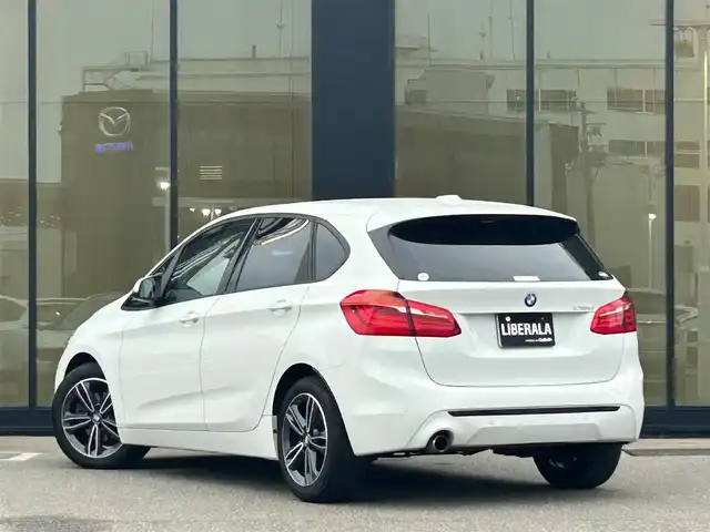 ＢＭＷ ２１８ｄ 石川県 2019(令1)年 4.6万km 白 純正HDDナビ/　Bluetooth・AM/FM・CD・DVD・USB/バックカメラ/ETC/ドライブレコーダー/クルーズコントロール/シートヒーター（D+N席）/パワーバックドア/アンチロック・ブレーキ・システム/衝突被害軽減システム/横滑り防止装置/前後コーナーセンサー/盗難防止装置/パーキングアシスト/アイドリングストップ/エアバッグ（W+サイド）/カーテンエアバッグ/純正アルミホイール/MTモード付AT/スマートキー