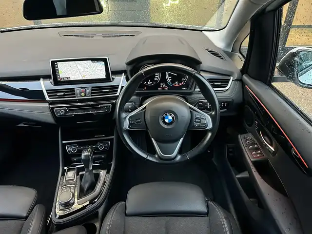 ＢＭＷ ２１８ｄ 石川県 2019(令1)年 4.6万km 白 純正HDDナビ/　Bluetooth・AM/FM・CD・DVD・USB/バックカメラ/ETC/ドライブレコーダー/クルーズコントロール/シートヒーター（D+N席）/パワーバックドア/アンチロック・ブレーキ・システム/衝突被害軽減システム/横滑り防止装置/前後コーナーセンサー/盗難防止装置/パーキングアシスト/アイドリングストップ/エアバッグ（W+サイド）/カーテンエアバッグ/純正アルミホイール/MTモード付AT/スマートキー