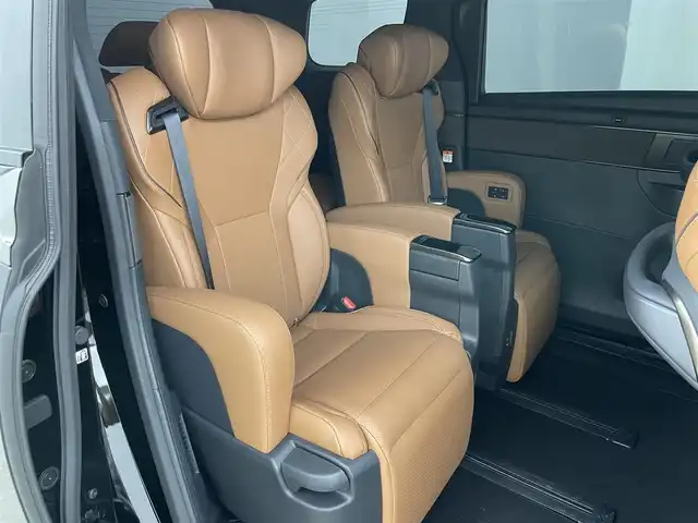 トヨタ ヴェルファイア Z プレミア 岡山県 2025(令7)年 0.4万km ブラック モデリスタエアロ/純正13インチフリップダウンモニター/寒冷地仕様/・リアLEDフォグランプ/・ウインドシールドデアイサー/・エンブレムヒーター/スペアタイヤ/HDMI入力端子（センターコンソールBOX内）/サンセットブラウンプレミアムナッパ本革/左右独立ムーンルーフ /純正14インチディスプレイオーディオ/コネクティッドナビ対応/HDMI/地デジ/USB//Bluetooth/AppleCarPlay/Androidauto/ETC2.0/パノラミックビューモニター/アクセサリーコンセントAC100V/トヨタセーフティセンス /・プリクラッシュセーフティ/・緊急時操蛇支援/・レーントレーシングアシスト/・レーダークルーズコントロール/・アダプティブハイビーム/ブラインドスポットモニター/前後方ドライブレコーダー（ディスプレイ内蔵）/トヨタチームメイト/・アドバンストパーク/・アドバンストドライブ/カラーヘッドアップディスプレイ/三眼LEDヘッドランプ/デジタルインナーミラー/パワーバックドア/エグゼクティブパワーシート /快適温熱シート/ベンチレーション/両側パワースライドドア