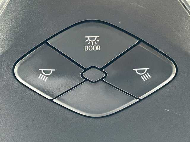 トヨタ Ｃ－ＨＲ G 新潟県 2019(令1)年 4.5万km メタルストリームM 衝突軽減/トヨタ純正8型ディスプレーオーディオナビ/(AM/FM/BT)/バックカメラ/ETC/追従クルーズコントロール/BSM/コーナーセンサー/レザーシート/シートヒーター/革巻きステアリング/ステアリングスイッチ/AUTOハイビーム/AUTOライト/LEDヘッドライト/フォグランプ/横滑り防止/プッシュスタート/スマートキー