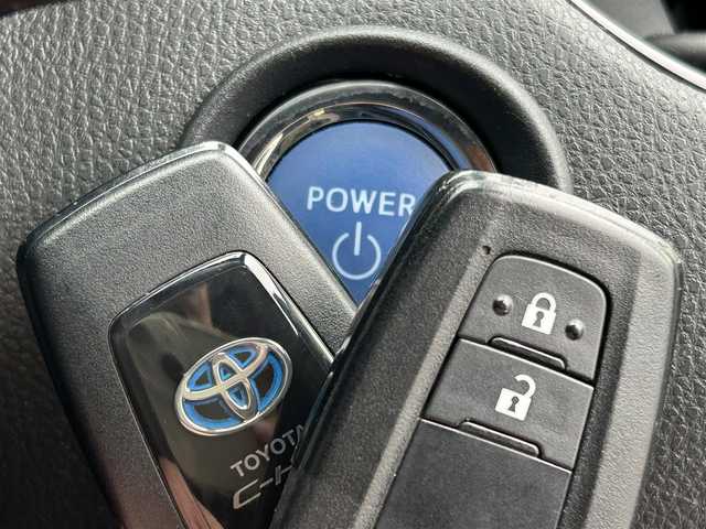 トヨタ Ｃ－ＨＲ G 新潟県 2019(令1)年 4.5万km メタルストリームM 衝突軽減/トヨタ純正8型ディスプレーオーディオナビ/(AM/FM/BT)/バックカメラ/ETC/追従クルーズコントロール/BSM/コーナーセンサー/レザーシート/シートヒーター/革巻きステアリング/ステアリングスイッチ/AUTOハイビーム/AUTOライト/LEDヘッドライト/フォグランプ/横滑り防止/プッシュスタート/スマートキー