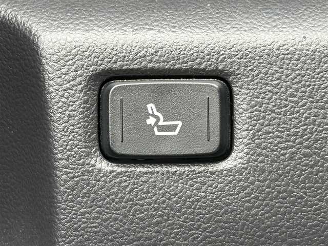 トヨタ Ｃ－ＨＲ G 新潟県 2019(令1)年 4.5万km メタルストリームM 衝突軽減/トヨタ純正8型ディスプレーオーディオナビ/(AM/FM/BT)/バックカメラ/ETC/追従クルーズコントロール/BSM/コーナーセンサー/レザーシート/シートヒーター/革巻きステアリング/ステアリングスイッチ/AUTOハイビーム/AUTOライト/LEDヘッドライト/フォグランプ/横滑り防止/プッシュスタート/スマートキー