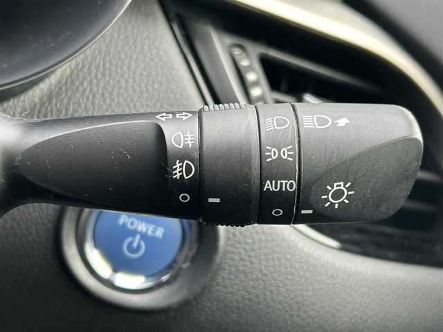 トヨタ Ｃ－ＨＲ G 新潟県 2019(令1)年 4.5万km メタルストリームM 衝突軽減/トヨタ純正8型ディスプレーオーディオナビ/(AM/FM/BT)/バックカメラ/ETC/追従クルーズコントロール/BSM/コーナーセンサー/レザーシート/シートヒーター/革巻きステアリング/ステアリングスイッチ/AUTOハイビーム/AUTOライト/LEDヘッドライト/フォグランプ/横滑り防止/プッシュスタート/スマートキー