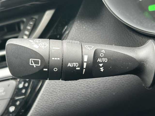 トヨタ Ｃ－ＨＲ G 新潟県 2019(令1)年 4.5万km メタルストリームM 衝突軽減/トヨタ純正8型ディスプレーオーディオナビ/(AM/FM/BT)/バックカメラ/ETC/追従クルーズコントロール/BSM/コーナーセンサー/レザーシート/シートヒーター/革巻きステアリング/ステアリングスイッチ/AUTOハイビーム/AUTOライト/LEDヘッドライト/フォグランプ/横滑り防止/プッシュスタート/スマートキー