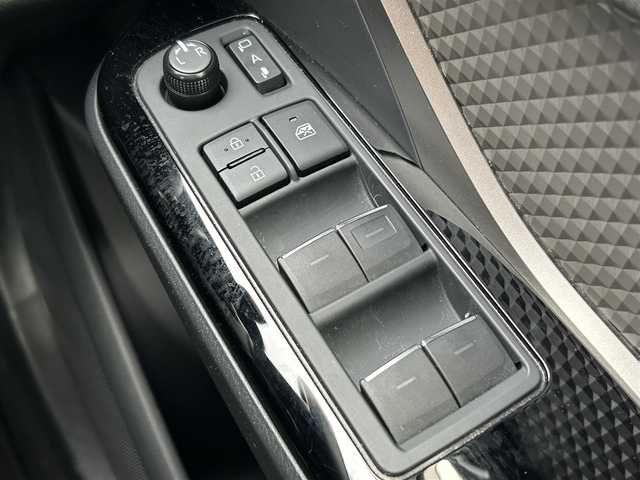 トヨタ Ｃ－ＨＲ G 新潟県 2019(令1)年 4.5万km メタルストリームM 衝突軽減/トヨタ純正8型ディスプレーオーディオナビ/(AM/FM/BT)/バックカメラ/ETC/追従クルーズコントロール/BSM/コーナーセンサー/レザーシート/シートヒーター/革巻きステアリング/ステアリングスイッチ/AUTOハイビーム/AUTOライト/LEDヘッドライト/フォグランプ/横滑り防止/プッシュスタート/スマートキー