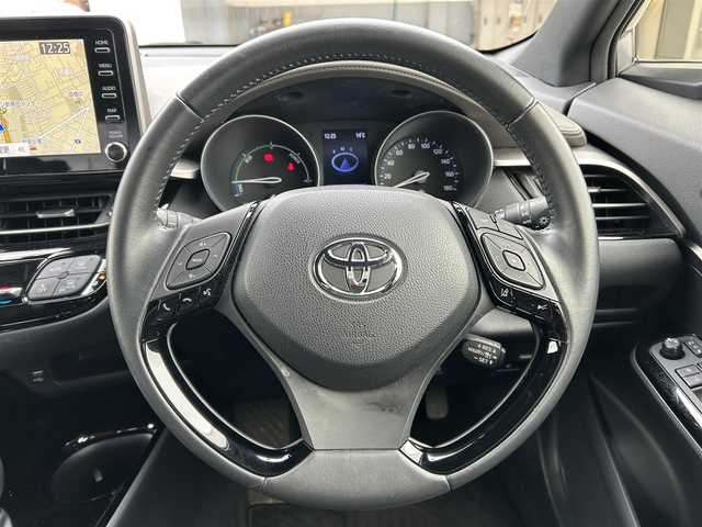 トヨタ Ｃ－ＨＲ G 新潟県 2019(令1)年 4.5万km メタルストリームM 衝突軽減/トヨタ純正8型ディスプレーオーディオナビ/(AM/FM/BT)/バックカメラ/ETC/追従クルーズコントロール/BSM/コーナーセンサー/レザーシート/シートヒーター/革巻きステアリング/ステアリングスイッチ/AUTOハイビーム/AUTOライト/LEDヘッドライト/フォグランプ/横滑り防止/プッシュスタート/スマートキー