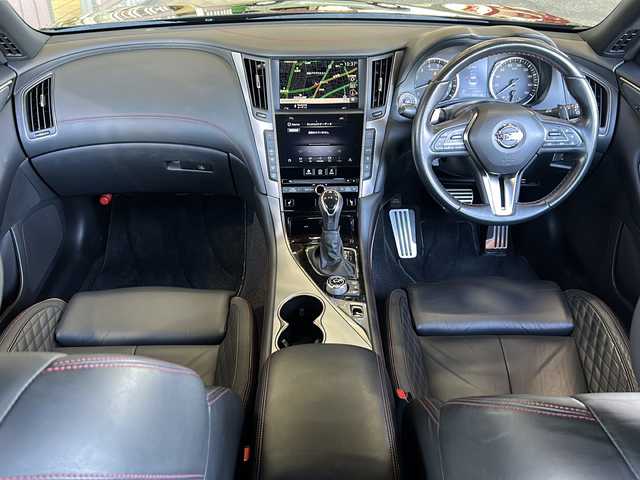 日産 スカイライン 400R 静岡県 2020(令2)年 4.2万km スーパーブラック 純正ナビ/・AM/FM/・フルセグTV/・USB/・CD/DVD/・AUX/・Bluetooth/主要装備/・アラウンドビューモニター/・運転席＋助手席パワーシート/・ＬＥＤヘッドライト/・ビルトインＥＴＣ/・パドルシフト/・エマージェンシーブレーキ/・サイドカーテンエアバッグ/・赤キャリパー/・オートライト/・フォグランプ/・インテリジェントクルーズコントロール/・電動チルト＆テレスコピックステアリング/・レザーシート/・純正19インチアルミホイール