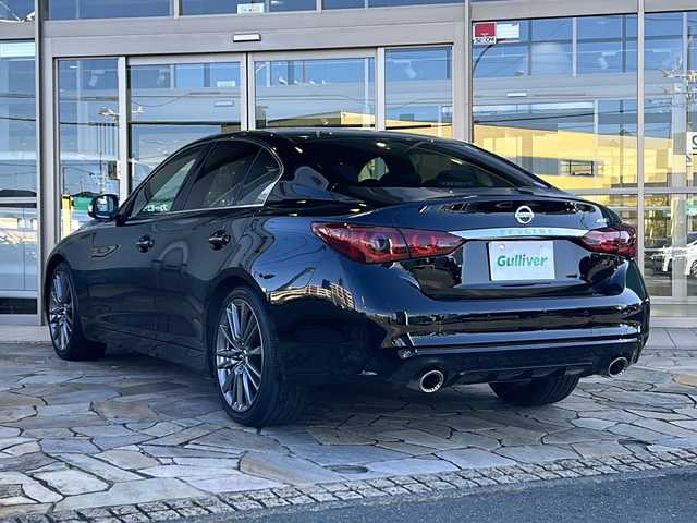 日産 スカイライン 400R 静岡県 2020(令2)年 4.2万km スーパーブラック 純正ナビ/・AM/FM/・フルセグTV/・USB/・CD/DVD/・AUX/・Bluetooth/主要装備/・アラウンドビューモニター/・運転席＋助手席パワーシート/・ＬＥＤヘッドライト/・ビルトインＥＴＣ/・パドルシフト/・エマージェンシーブレーキ/・サイドカーテンエアバッグ/・赤キャリパー/・オートライト/・フォグランプ/・インテリジェントクルーズコントロール/・電動チルト＆テレスコピックステアリング/・レザーシート/・純正19インチアルミホイール