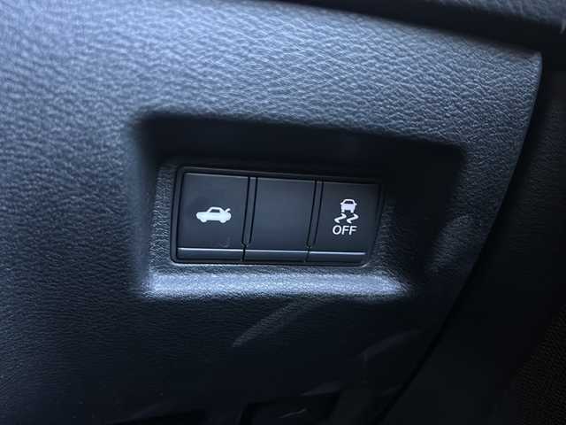 日産 スカイライン 400R 静岡県 2020(令2)年 4.2万km スーパーブラック 純正ナビ/・AM/FM/・フルセグTV/・USB/・CD/DVD/・AUX/・Bluetooth/主要装備/・アラウンドビューモニター/・運転席＋助手席パワーシート/・ＬＥＤヘッドライト/・ビルトインＥＴＣ/・パドルシフト/・エマージェンシーブレーキ/・サイドカーテンエアバッグ/・赤キャリパー/・オートライト/・フォグランプ/・インテリジェントクルーズコントロール/・電動チルト＆テレスコピックステアリング/・レザーシート/・純正19インチアルミホイール