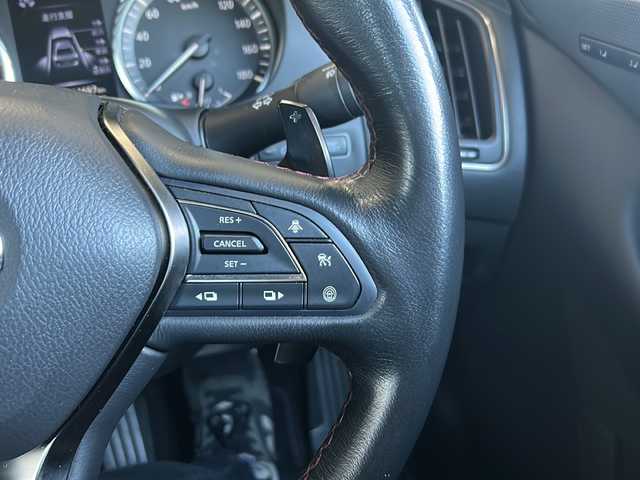 日産 スカイライン 400R 静岡県 2020(令2)年 4.2万km スーパーブラック 純正ナビ/・AM/FM/・フルセグTV/・USB/・CD/DVD/・AUX/・Bluetooth/主要装備/・アラウンドビューモニター/・運転席＋助手席パワーシート/・ＬＥＤヘッドライト/・ビルトインＥＴＣ/・パドルシフト/・エマージェンシーブレーキ/・サイドカーテンエアバッグ/・赤キャリパー/・オートライト/・フォグランプ/・インテリジェントクルーズコントロール/・電動チルト＆テレスコピックステアリング/・レザーシート/・純正19インチアルミホイール