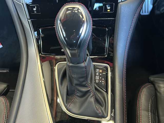 日産 スカイライン 400R 静岡県 2020(令2)年 4.2万km スーパーブラック 純正ナビ/・AM/FM/・フルセグTV/・USB/・CD/DVD/・AUX/・Bluetooth/主要装備/・アラウンドビューモニター/・運転席＋助手席パワーシート/・ＬＥＤヘッドライト/・ビルトインＥＴＣ/・パドルシフト/・エマージェンシーブレーキ/・サイドカーテンエアバッグ/・赤キャリパー/・オートライト/・フォグランプ/・インテリジェントクルーズコントロール/・電動チルト＆テレスコピックステアリング/・レザーシート/・純正19インチアルミホイール