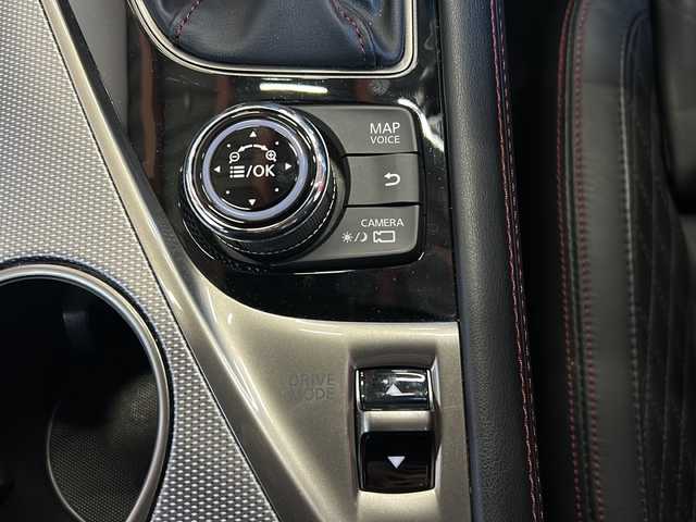 日産 スカイライン 400R 静岡県 2020(令2)年 4.2万km スーパーブラック 純正ナビ/・AM/FM/・フルセグTV/・USB/・CD/DVD/・AUX/・Bluetooth/主要装備/・アラウンドビューモニター/・運転席＋助手席パワーシート/・ＬＥＤヘッドライト/・ビルトインＥＴＣ/・パドルシフト/・エマージェンシーブレーキ/・サイドカーテンエアバッグ/・赤キャリパー/・オートライト/・フォグランプ/・インテリジェントクルーズコントロール/・電動チルト＆テレスコピックステアリング/・レザーシート/・純正19インチアルミホイール