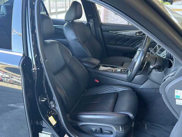 日産 スカイライン 400R 静岡県 2020(令2)年 4.2万km スーパーブラック 純正ナビ/・AM/FM/・フルセグTV/・USB/・CD/DVD/・AUX/・Bluetooth/主要装備/・アラウンドビューモニター/・運転席＋助手席パワーシート/・ＬＥＤヘッドライト/・ビルトインＥＴＣ/・パドルシフト/・エマージェンシーブレーキ/・サイドカーテンエアバッグ/・赤キャリパー/・オートライト/・フォグランプ/・インテリジェントクルーズコントロール/・電動チルト＆テレスコピックステアリング/・レザーシート/・純正19インチアルミホイール