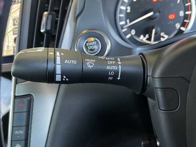 日産 スカイライン 400R 静岡県 2020(令2)年 4.2万km スーパーブラック 純正ナビ/・AM/FM/・フルセグTV/・USB/・CD/DVD/・AUX/・Bluetooth/主要装備/・アラウンドビューモニター/・運転席＋助手席パワーシート/・ＬＥＤヘッドライト/・ビルトインＥＴＣ/・パドルシフト/・エマージェンシーブレーキ/・サイドカーテンエアバッグ/・赤キャリパー/・オートライト/・フォグランプ/・インテリジェントクルーズコントロール/・電動チルト＆テレスコピックステアリング/・レザーシート/・純正19インチアルミホイール