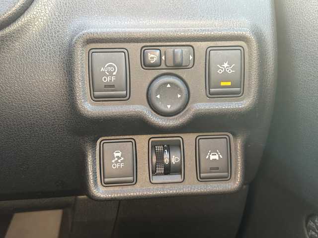 日産 ノート XVセレ +セーフ 沖縄県 2014(平26)年 5.2万km ブリリアントシルバー 純正オプションナビ　/フルセグＴＶ　/オーディオ（Ｂｌｕｅｔｏｏｔｈ、ＣＤ）　/バックカメラ　/スマートキー/プッシュスタート