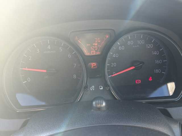 日産 ノート XVセレ +セーフ 沖縄県 2014(平26)年 5.2万km ブリリアントシルバー 純正オプションナビ　/フルセグＴＶ　/オーディオ（Ｂｌｕｅｔｏｏｔｈ、ＣＤ）　/バックカメラ　/スマートキー/プッシュスタート