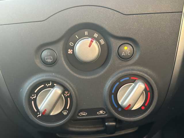 日産 ノート XVセレ +セーフ 沖縄県 2014(平26)年 5.2万km ブリリアントシルバー 純正オプションナビ　/フルセグＴＶ　/オーディオ（Ｂｌｕｅｔｏｏｔｈ、ＣＤ）　/バックカメラ　/スマートキー/プッシュスタート