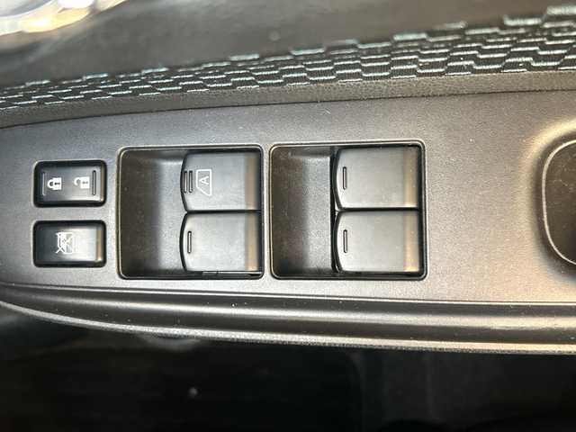 日産 ノート XVセレ +セーフ 沖縄県 2014(平26)年 5.2万km ブリリアントシルバー 純正オプションナビ　/フルセグＴＶ　/オーディオ（Ｂｌｕｅｔｏｏｔｈ、ＣＤ）　/バックカメラ　/スマートキー/プッシュスタート