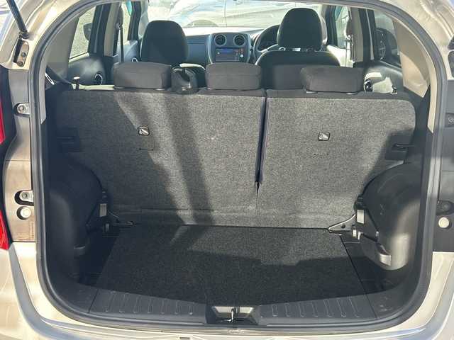 日産 ノート XVセレ +セーフ 沖縄県 2014(平26)年 5.2万km ブリリアントシルバー 純正オプションナビ　/フルセグＴＶ　/オーディオ（Ｂｌｕｅｔｏｏｔｈ、ＣＤ）　/バックカメラ　/スマートキー/プッシュスタート