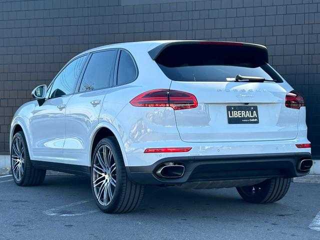 ポルシェ カイエン プラチナエディション 埼玉県 2017(平29)年 3.9万km キャララホワイトメタリック スポクロ　/ＢＯＳＥサウンドシステム　/ターボ/純正２１インチＡＷ　/黒半革シート　/純正HDDナビ　/バックカメラ　/シートヒーター　/パワーシート　　/パワーバックドア　/ドライブレコーダー　/HIDオートライト　/ＥＴＣ