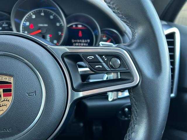 ポルシェ カイエン プラチナエディション 埼玉県 2017(平29)年 3.9万km キャララホワイトメタリック スポクロ　/ＢＯＳＥサウンドシステム　/ターボ/純正２１インチＡＷ　/黒半革シート　/純正HDDナビ　/バックカメラ　/シートヒーター　/パワーシート　　/パワーバックドア　/ドライブレコーダー　/HIDオートライト　/ＥＴＣ