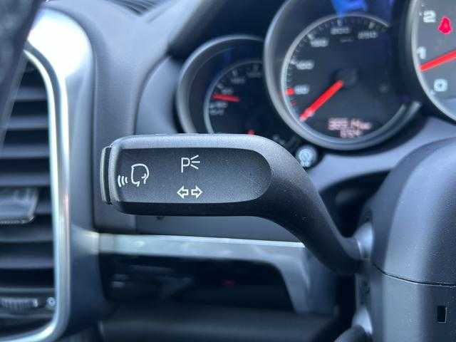 ポルシェ カイエン プラチナエディション 埼玉県 2017(平29)年 3.9万km キャララホワイトメタリック スポクロ　/ＢＯＳＥサウンドシステム　/ターボ/純正２１インチＡＷ　/黒半革シート　/純正HDDナビ　/バックカメラ　/シートヒーター　/パワーシート　　/パワーバックドア　/ドライブレコーダー　/HIDオートライト　/ＥＴＣ