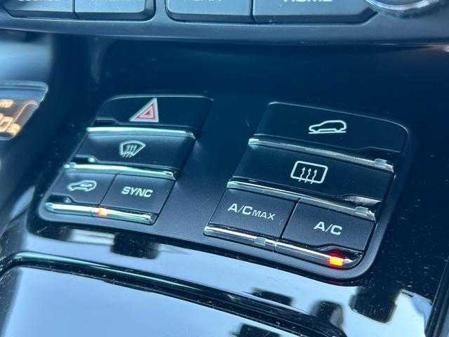 ポルシェ カイエン プラチナエディション 埼玉県 2017(平29)年 3.9万km キャララホワイトメタリック スポクロ　/ＢＯＳＥサウンドシステム　/ターボ/純正２１インチＡＷ　/黒半革シート　/純正HDDナビ　/バックカメラ　/シートヒーター　/パワーシート　　/パワーバックドア　/ドライブレコーダー　/HIDオートライト　/ＥＴＣ