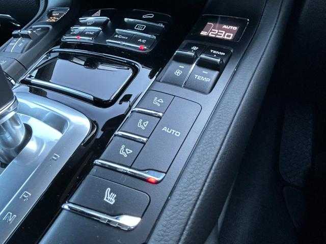 ポルシェ カイエン プラチナエディション 埼玉県 2017(平29)年 3.9万km キャララホワイトメタリック スポクロ　/ＢＯＳＥサウンドシステム　/ターボ/純正２１インチＡＷ　/黒半革シート　/純正HDDナビ　/バックカメラ　/シートヒーター　/パワーシート　　/パワーバックドア　/ドライブレコーダー　/HIDオートライト　/ＥＴＣ