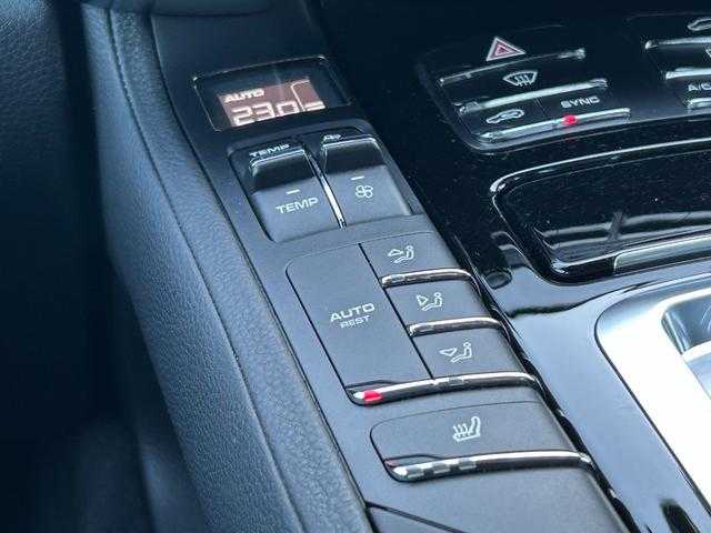 ポルシェ カイエン プラチナエディション 埼玉県 2017(平29)年 3.9万km キャララホワイトメタリック スポクロ　/ＢＯＳＥサウンドシステム　/ターボ/純正２１インチＡＷ　/黒半革シート　/純正HDDナビ　/バックカメラ　/シートヒーター　/パワーシート　　/パワーバックドア　/ドライブレコーダー　/HIDオートライト　/ＥＴＣ