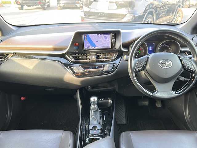 トヨタ Ｃ－ＨＲ G 山口県 2017(平29)年 9.4万km ブラックマイカ 純正SDナビ/フルセグテレビ/バックカメラ/Bluetooth/レーンキープアシスト/純正フロアマット/純正18インチAW/ETC/クルーズコントロール/オートマチックハイビーム/エンジンスタートボタン/スマートキー/スペアキー有