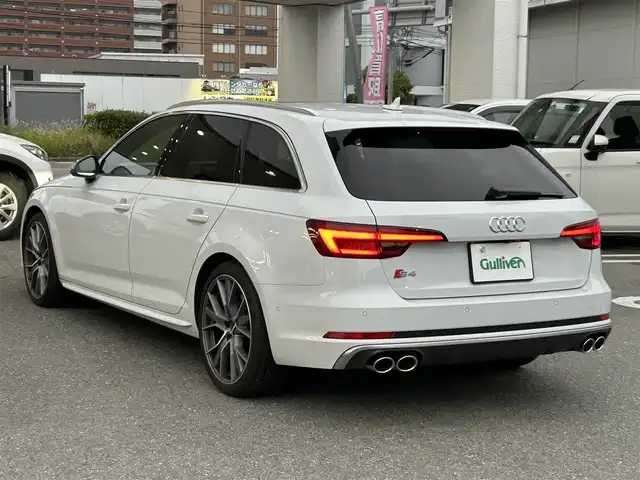 アウディ Ｓ４ アバント 福岡県 2019(令1)年 3.7万km グレイシアホワイトメタリック ワンオーナー/純正ディーラーナビ/(フルセグ・Bluetooth・DVD・ラジオ)/サンルーフ/パドルシフト/レーダークルーズコントロール/パーキングアシスト/アイドリングストップ/横滑り防止装置/クリアランスソナー/アラウンドビューモニター/電動パーキングブレーキ/前後ドライブレコーダー/前席シートヒーター/パワーバックドア/メモリシート/純正フロアマット/純正アルミホイール/プッシュスタート/ルーフレール/取扱説明書/保証書/スペアキー×1