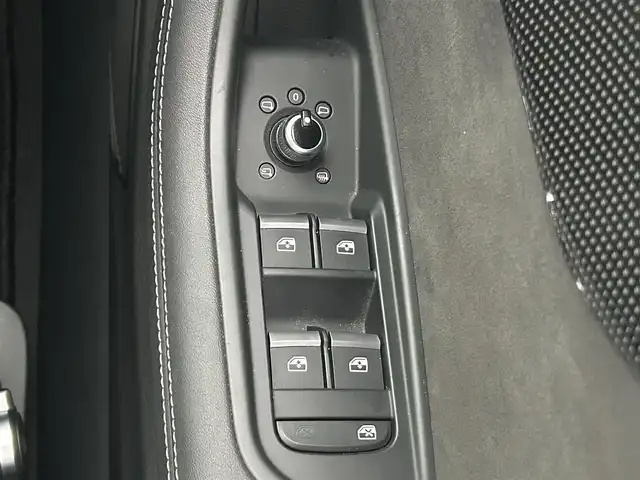 アウディ Ｓ４ アバント 福岡県 2019(令1)年 3.7万km グレイシアホワイトメタリック ワンオーナー/純正ディーラーナビ/(フルセグ・Bluetooth・DVD・ラジオ)/サンルーフ/パドルシフト/レーダークルーズコントロール/パーキングアシスト/アイドリングストップ/横滑り防止装置/クリアランスソナー/アラウンドビューモニター/電動パーキングブレーキ/前後ドライブレコーダー/前席シートヒーター/パワーバックドア/メモリシート/純正フロアマット/純正アルミホイール/プッシュスタート/ルーフレール/取扱説明書/保証書/スペアキー×1