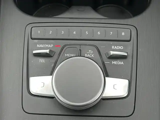 アウディ Ｓ４ アバント 福岡県 2019(令1)年 3.7万km グレイシアホワイトメタリック ワンオーナー/純正ディーラーナビ/(フルセグ・Bluetooth・DVD・ラジオ)/サンルーフ/パドルシフト/レーダークルーズコントロール/パーキングアシスト/アイドリングストップ/横滑り防止装置/クリアランスソナー/アラウンドビューモニター/電動パーキングブレーキ/前後ドライブレコーダー/前席シートヒーター/パワーバックドア/メモリシート/純正フロアマット/純正アルミホイール/プッシュスタート/ルーフレール/取扱説明書/保証書/スペアキー×1