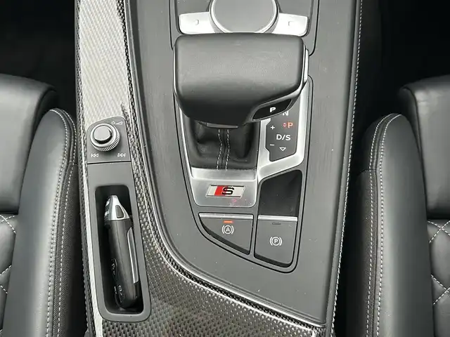 アウディ Ｓ４ アバント 福岡県 2019(令1)年 3.7万km グレイシアホワイトメタリック ワンオーナー/純正ディーラーナビ/(フルセグ・Bluetooth・DVD・ラジオ)/サンルーフ/パドルシフト/レーダークルーズコントロール/パーキングアシスト/アイドリングストップ/横滑り防止装置/クリアランスソナー/アラウンドビューモニター/電動パーキングブレーキ/前後ドライブレコーダー/前席シートヒーター/パワーバックドア/メモリシート/純正フロアマット/純正アルミホイール/プッシュスタート/ルーフレール/取扱説明書/保証書/スペアキー×1