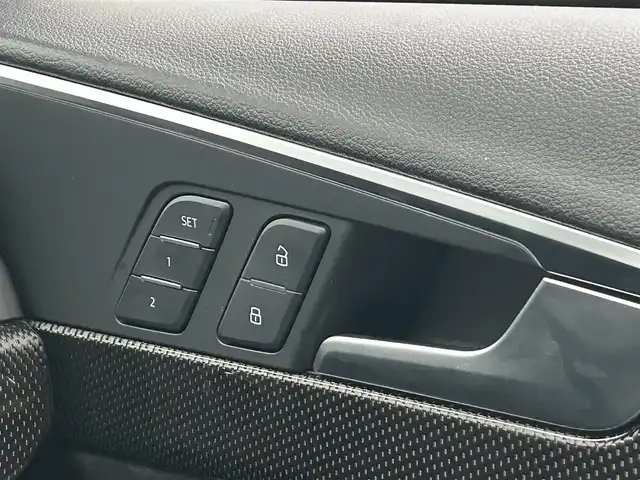 アウディ Ｓ４ アバント 福岡県 2019(令1)年 3.7万km グレイシアホワイトメタリック ワンオーナー/純正ディーラーナビ/(フルセグ・Bluetooth・DVD・ラジオ)/サンルーフ/パドルシフト/レーダークルーズコントロール/パーキングアシスト/アイドリングストップ/横滑り防止装置/クリアランスソナー/アラウンドビューモニター/電動パーキングブレーキ/前後ドライブレコーダー/前席シートヒーター/パワーバックドア/メモリシート/純正フロアマット/純正アルミホイール/プッシュスタート/ルーフレール/取扱説明書/保証書/スペアキー×1