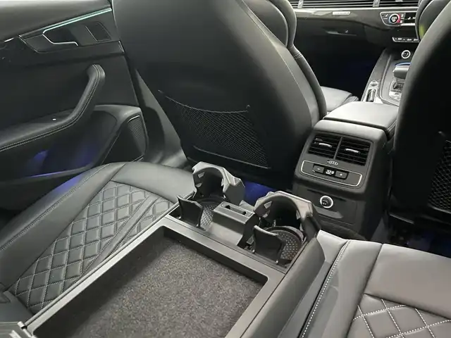 アウディ Ｓ４ アバント 福岡県 2019(令1)年 3.7万km グレイシアホワイトメタリック ワンオーナー/純正ディーラーナビ/(フルセグ・Bluetooth・DVD・ラジオ)/サンルーフ/パドルシフト/レーダークルーズコントロール/パーキングアシスト/アイドリングストップ/横滑り防止装置/クリアランスソナー/アラウンドビューモニター/電動パーキングブレーキ/前後ドライブレコーダー/前席シートヒーター/パワーバックドア/メモリシート/純正フロアマット/純正アルミホイール/プッシュスタート/ルーフレール/取扱説明書/保証書/スペアキー×1