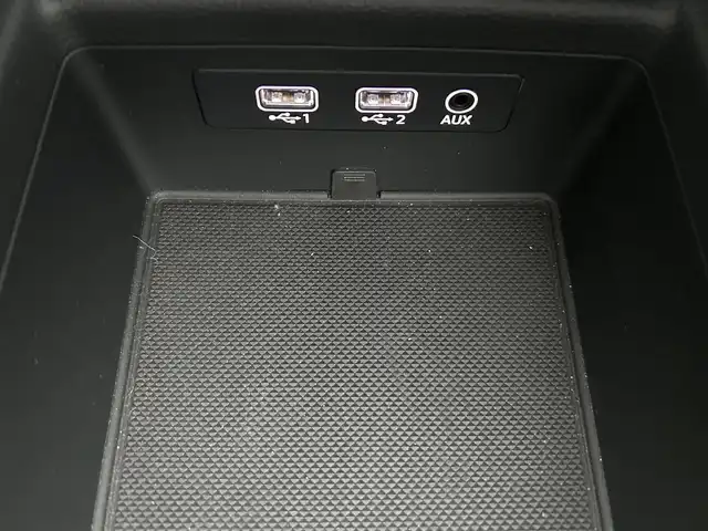 アウディ Ｓ４ アバント 福岡県 2019(令1)年 3.7万km グレイシアホワイトメタリック ワンオーナー/純正ディーラーナビ/(フルセグ・Bluetooth・DVD・ラジオ)/サンルーフ/パドルシフト/レーダークルーズコントロール/パーキングアシスト/アイドリングストップ/横滑り防止装置/クリアランスソナー/アラウンドビューモニター/電動パーキングブレーキ/前後ドライブレコーダー/前席シートヒーター/パワーバックドア/メモリシート/純正フロアマット/純正アルミホイール/プッシュスタート/ルーフレール/取扱説明書/保証書/スペアキー×1