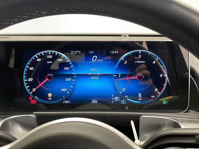メルセデス・ベンツ ＧＬＢ２００ｄ 新潟県 2020(令2)年 1.8万km コスモスブラック パノラミックスライディングルーフ/ナビゲーションパッケージ/-純正HDDナビ/-フルセグTV/レーダーセーフティパッケージ/-アクティブディスタンスアシストディストロニック/-アクティブブレーキアシスト/-PRE SAFE/-アクティブブラインドスポットアシスト/-アクティブレーンキーピングアシスト/-アクティブステアリングアシスト/360°カメラシステム/アダプティブクルーズコントロール/前後ドライブレコーダー/フロントパワーシート（メモリー付）/フロントシートヒーター/EASY-PACK自動開閉テールゲート/電動パーキングブレーキ/ETC2.0/純正18インチアルミホイール/LEDヘッドライト