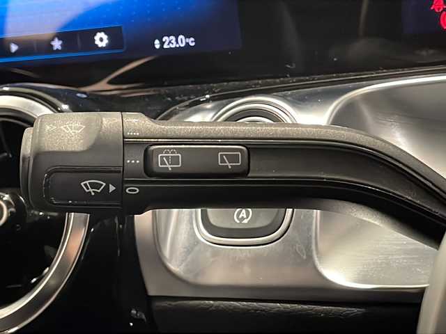 メルセデス・ベンツ ＧＬＢ２００ｄ 新潟県 2020(令2)年 1.8万km コスモスブラック パノラミックスライディングルーフ/ナビゲーションパッケージ/-純正HDDナビ/-フルセグTV/レーダーセーフティパッケージ/-アクティブディスタンスアシストディストロニック/-アクティブブレーキアシスト/-PRE SAFE/-アクティブブラインドスポットアシスト/-アクティブレーンキーピングアシスト/-アクティブステアリングアシスト/360°カメラシステム/アダプティブクルーズコントロール/前後ドライブレコーダー/フロントパワーシート（メモリー付）/フロントシートヒーター/EASY-PACK自動開閉テールゲート/電動パーキングブレーキ/ETC2.0/純正18インチアルミホイール/LEDヘッドライト