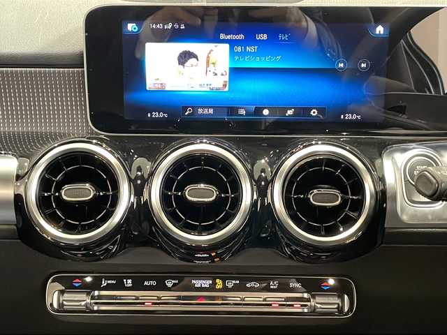 メルセデス・ベンツ ＧＬＢ２００ｄ 新潟県 2020(令2)年 1.8万km コスモスブラック パノラミックスライディングルーフ/ナビゲーションパッケージ/-純正HDDナビ/-フルセグTV/レーダーセーフティパッケージ/-アクティブディスタンスアシストディストロニック/-アクティブブレーキアシスト/-PRE SAFE/-アクティブブラインドスポットアシスト/-アクティブレーンキーピングアシスト/-アクティブステアリングアシスト/360°カメラシステム/アダプティブクルーズコントロール/前後ドライブレコーダー/フロントパワーシート（メモリー付）/フロントシートヒーター/EASY-PACK自動開閉テールゲート/電動パーキングブレーキ/ETC2.0/純正18インチアルミホイール/LEDヘッドライト