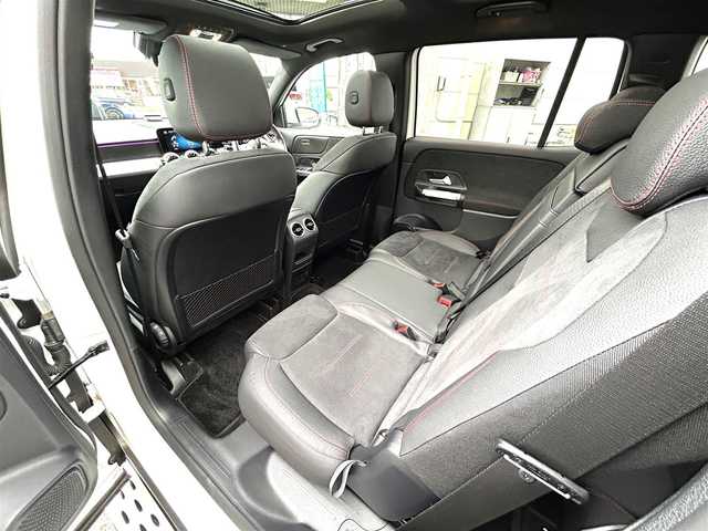 メルセデス・ベンツ Ｍ・ベンツ ＧＬＢ１８０ AMGライン 栃木県 2022(令4)年 0.3万km ポーラホワイト ワンオーナー/AMGライン/サンルーフ/サイドステップ/純正ナビ（BT/USB/フルセグTV）/＜安全装備＞/　・アクティブステアリングアシスト/　・道路標識アシスト/　・アクティブブレーキアシスト/　・アテンションアシスト/レーダークルーズコントロール/キーアンサーバック/車速感応ドアロック機能/オートリトラクタブルミラー/アンビエントライト/インテリジェントライトシステム/コーナーセンサー/シートヒーター/パドルシフト/電動バックドア/全方位カメラ/ETC2.0/保証書/取扱説明書/スペアキー
