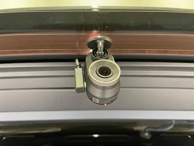 ボルボ ＸＣ６０ D4 AWD インスクリプション 熊本県 2020(令2)年 6.6万km グレー ・ワンオーナー/・スマートキー/・パノラマサンルーフ/・プッシュスタート/・CitySafety/・レーンキープエイド/・ドライバーアラート/・ロードサインインフォメーション/・ハイビームアシスト/・車間警告/・アクティブ・ペンディング・ライト/・ブラインドスポットモニター/・パーキングアシスト/・クロストラフィックアラート/・衝突回避/・クルーズコントロール(追従式)/・茶革シート/・前席パワーシート /・全席シートヒーター /・前席エアシート /・ハンドルヒーター /・純正メモリナビ/　【CD・BT・USB・AppleCarPlay・AndroidAuto】/・harman/kardonサウンドシステム/・フルセグTV/・全方位カメラ/・ETC/・ヘッドアップディスプレイ/・ドライブレコーダー(前後録画)/・パワーバックドア/・エアサスペンション/・LEDヘッドランプ/・LEDフォグランプ/・純正マット/・保証書/取説