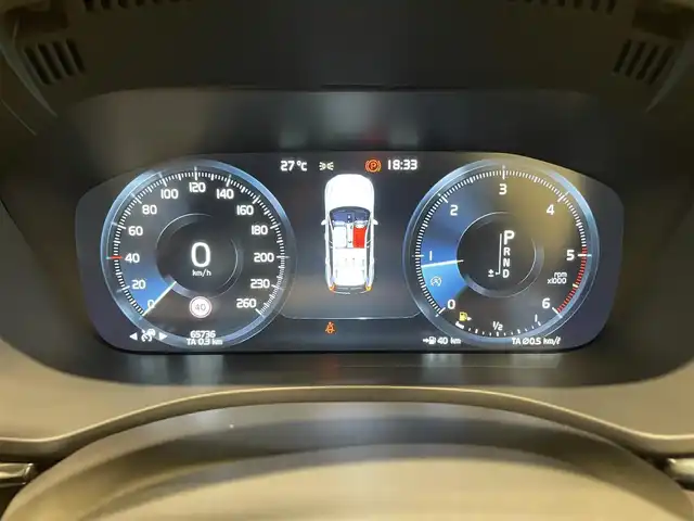 ボルボ ＸＣ６０ D4 AWD インスクリプション 熊本県 2020(令2)年 6.6万km グレー ・ワンオーナー/・スマートキー/・パノラマサンルーフ/・プッシュスタート/・CitySafety/・レーンキープエイド/・ドライバーアラート/・ロードサインインフォメーション/・ハイビームアシスト/・車間警告/・アクティブ・ペンディング・ライト/・ブラインドスポットモニター/・パーキングアシスト/・クロストラフィックアラート/・衝突回避/・クルーズコントロール(追従式)/・茶革シート/・前席パワーシート /・全席シートヒーター /・前席エアシート /・ハンドルヒーター /・純正メモリナビ/　【CD・BT・USB・AppleCarPlay・AndroidAuto】/・harman/kardonサウンドシステム/・フルセグTV/・全方位カメラ/・ETC/・ヘッドアップディスプレイ/・ドライブレコーダー(前後録画)/・パワーバックドア/・エアサスペンション/・LEDヘッドランプ/・LEDフォグランプ/・純正マット/・保証書/取説